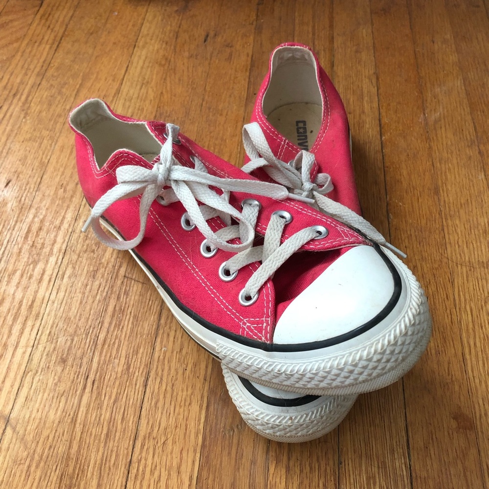 Size 9 pink Converse shoes